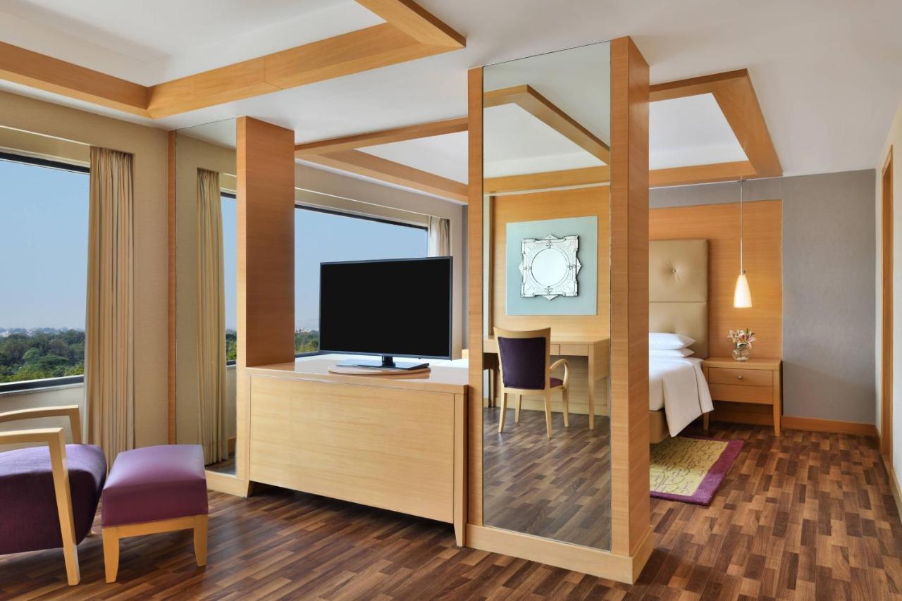 Courtyard By Marriott Chennai Otel Dış mekan fotoğraf