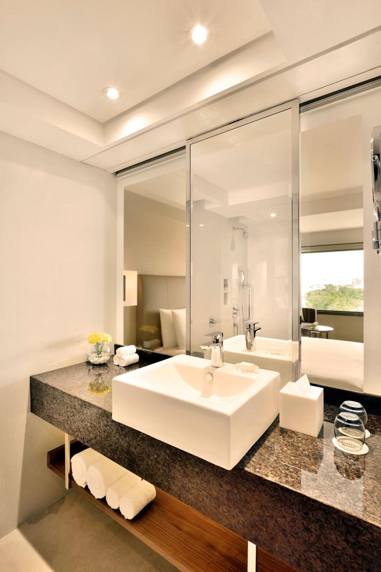 Courtyard By Marriott Chennai Otel Dış mekan fotoğraf
