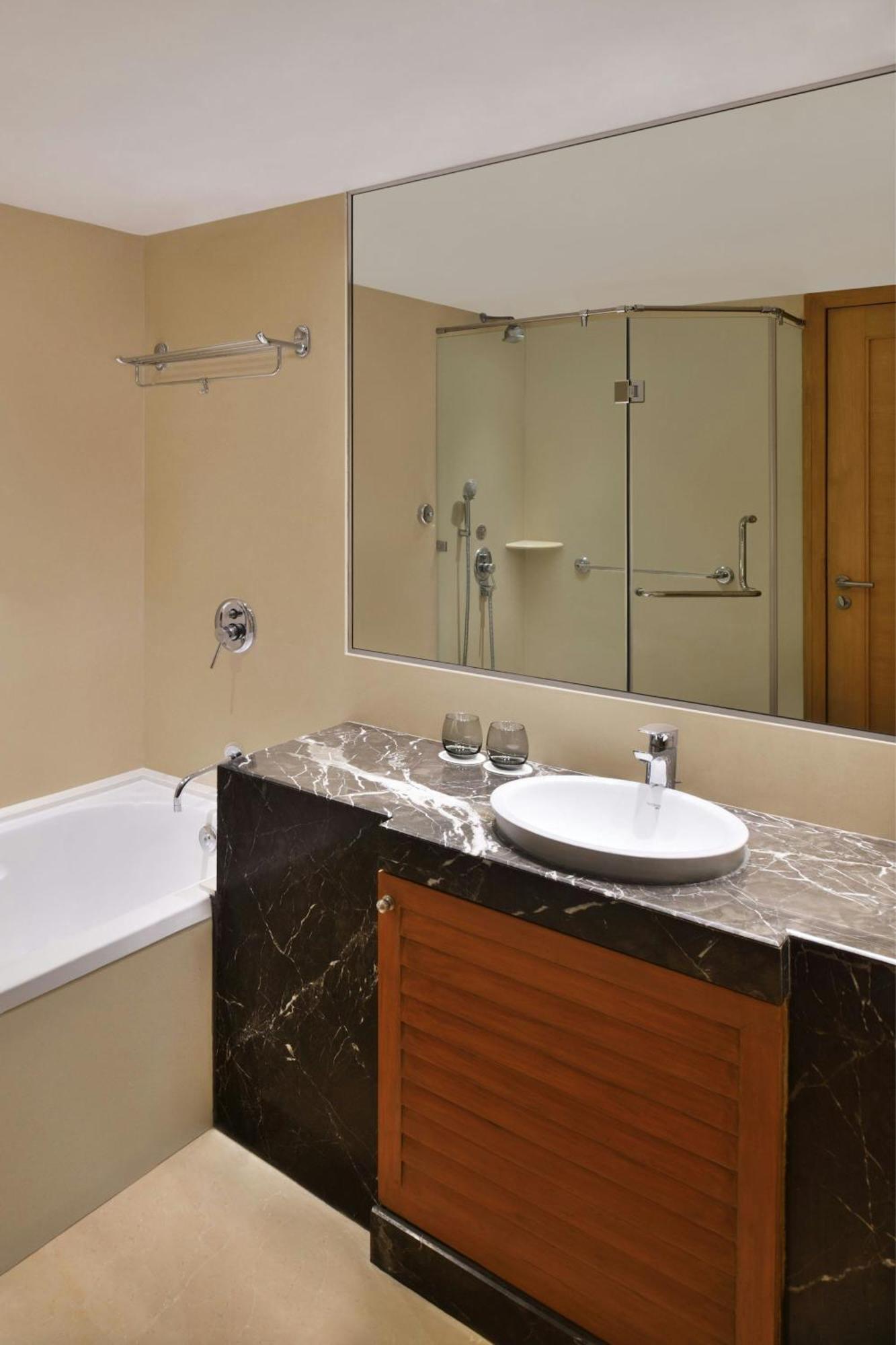 Courtyard By Marriott Chennai Otel Dış mekan fotoğraf