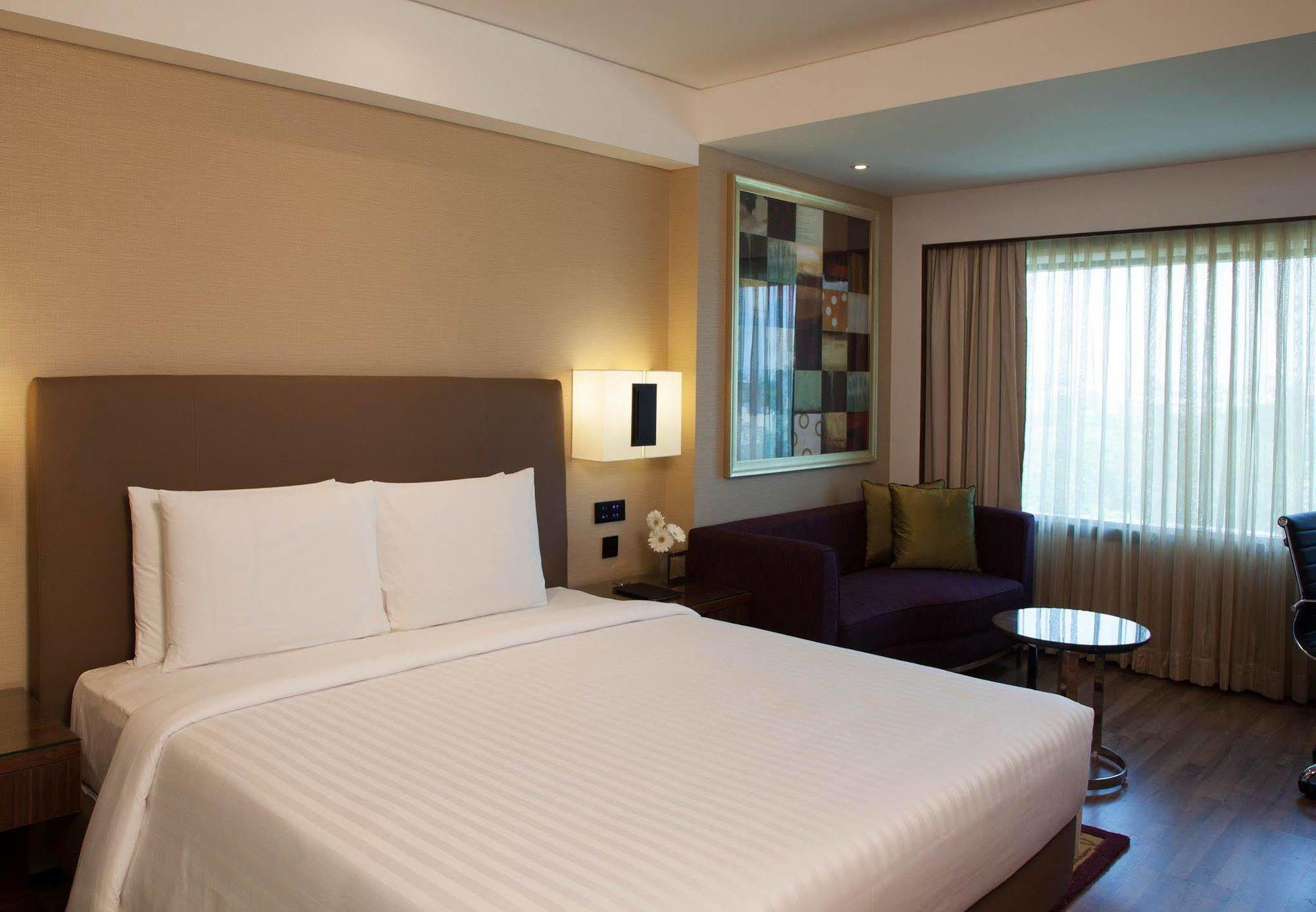 Courtyard By Marriott Chennai Otel Dış mekan fotoğraf