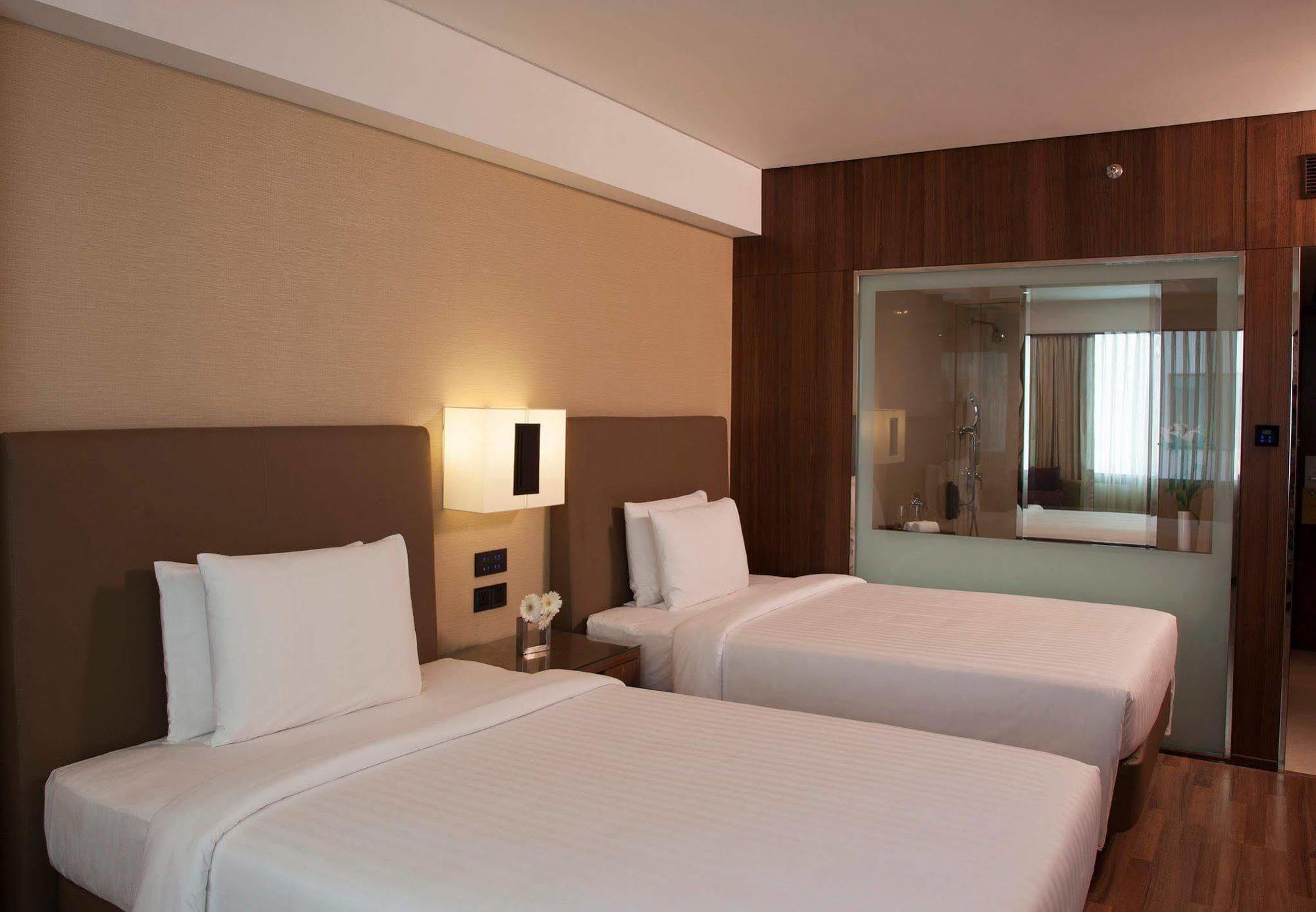 Courtyard By Marriott Chennai Otel Dış mekan fotoğraf