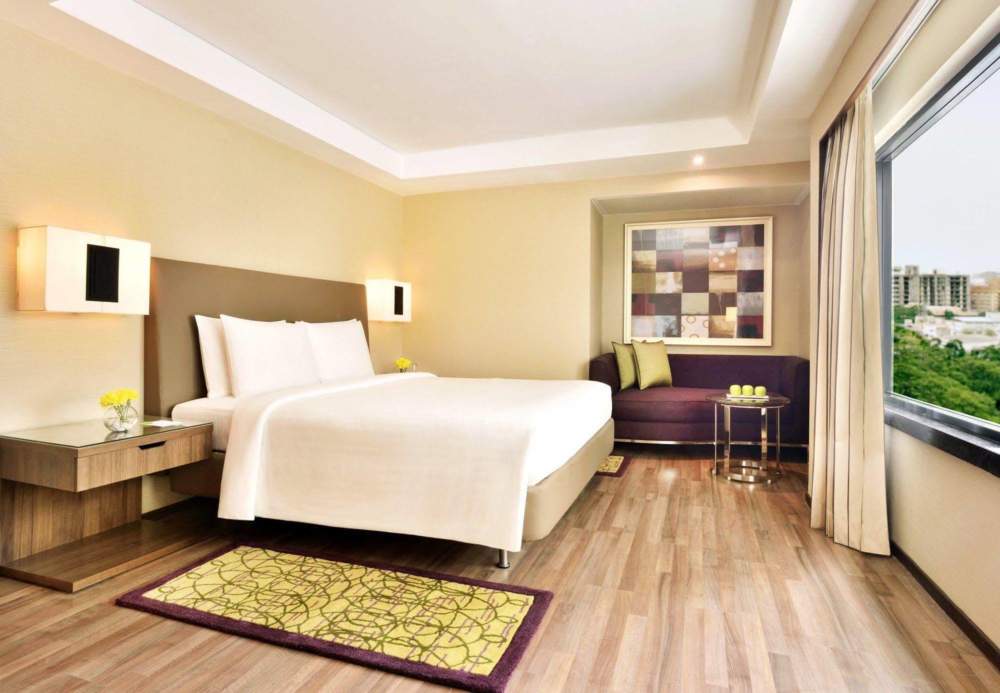 Courtyard By Marriott Chennai Otel Dış mekan fotoğraf
