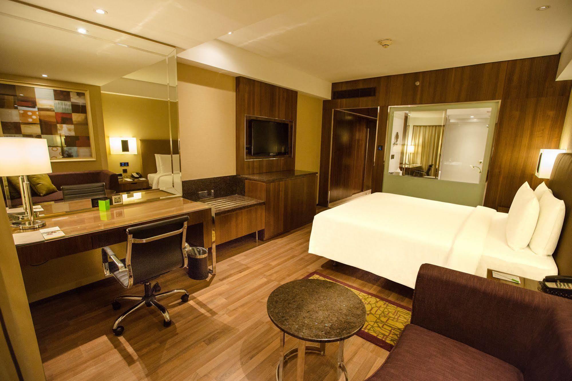 Courtyard By Marriott Chennai Otel Dış mekan fotoğraf